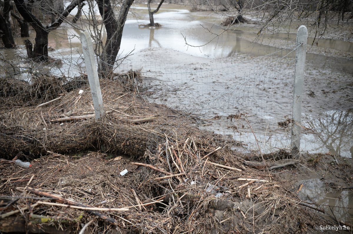 Több száz hektárnyi háromszéki földterület került víz alá