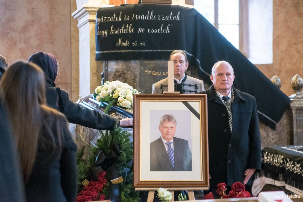 Verestóy Attila temetése képekben