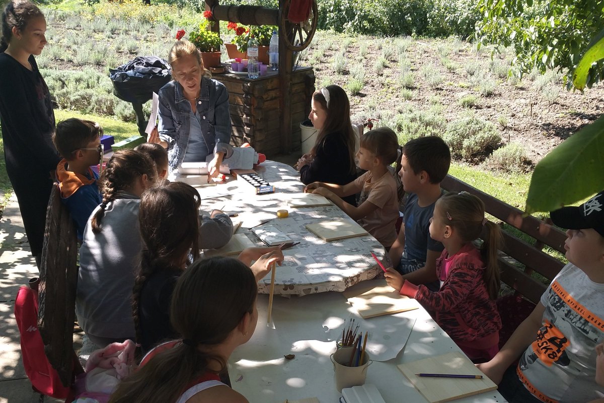 Nem egy helyen tanulnak a csekefalvi gyermekek, ám nyáron együtt táboroznak