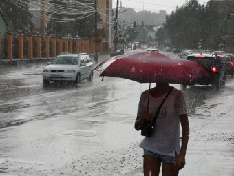 Szükség lesz az esernyőre: országszerte záporok, zivatarok várhatók