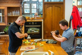 Főzőműsor a kamerák mögött – Gyorsan elkészíthető, különleges receptek a Főnix Konyhától