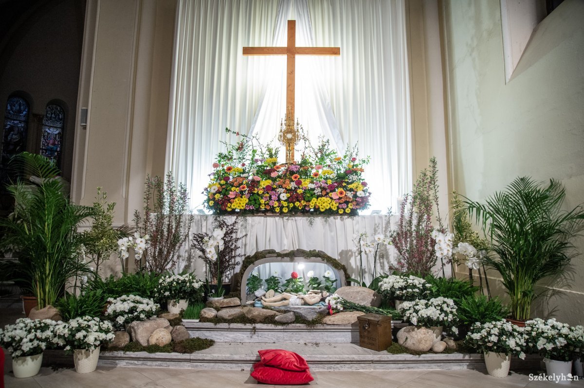 Húsvéti vigília és feltámadási körmenet Zetelakán