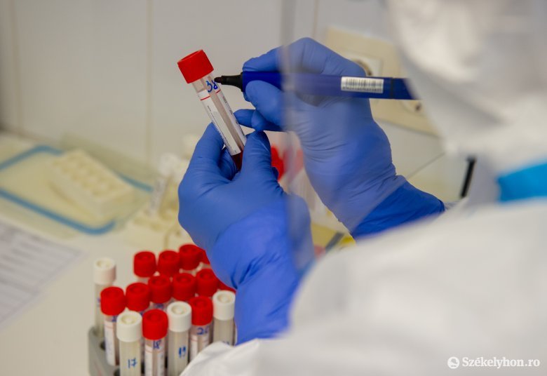 Hétre emelkedett a koronavírus miatt kórházi ellátásra szorulók száma Hargita megyében