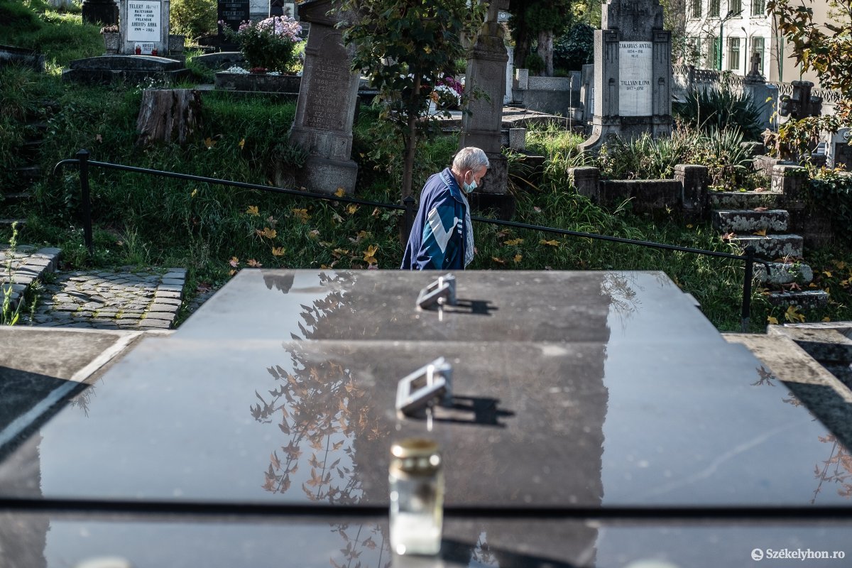 Lengyelországban zárva lesznek a temetők a Mindenszentek ünnepe körüli napokon
