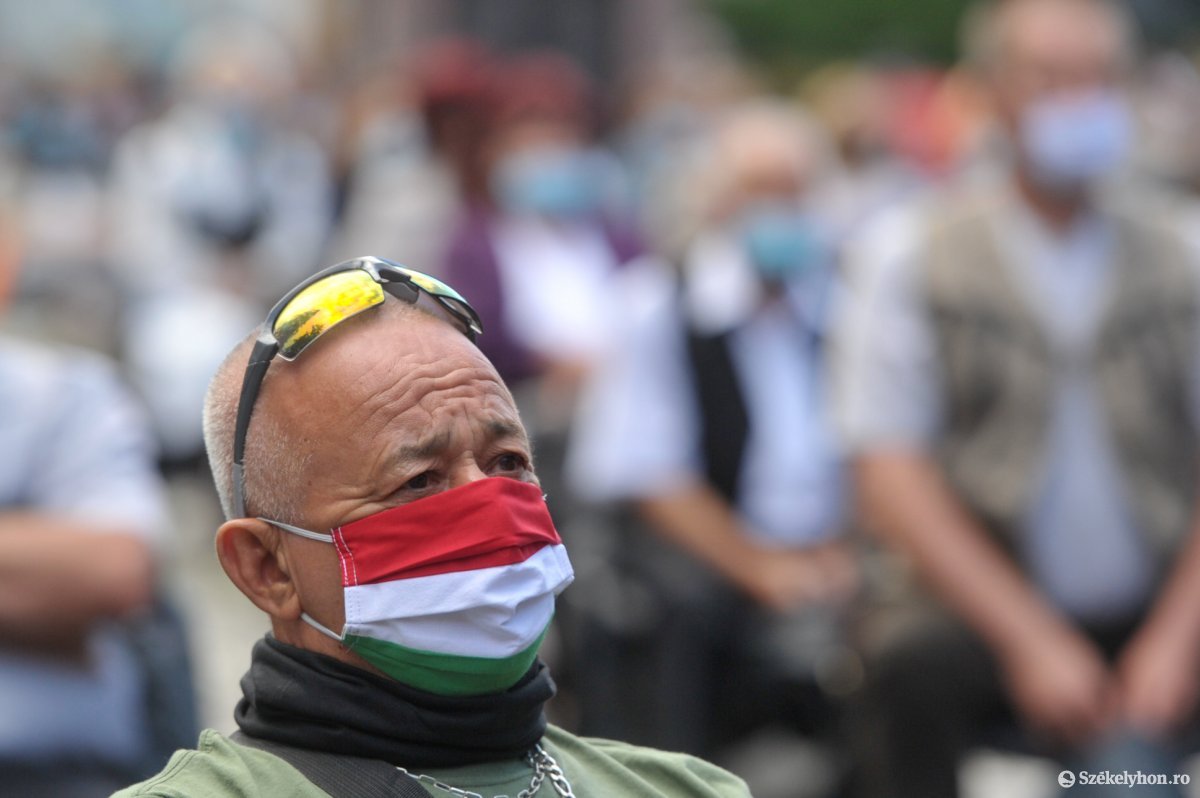 Szombattól zárt terekben kötelező a maszkhasználat Magyarországon