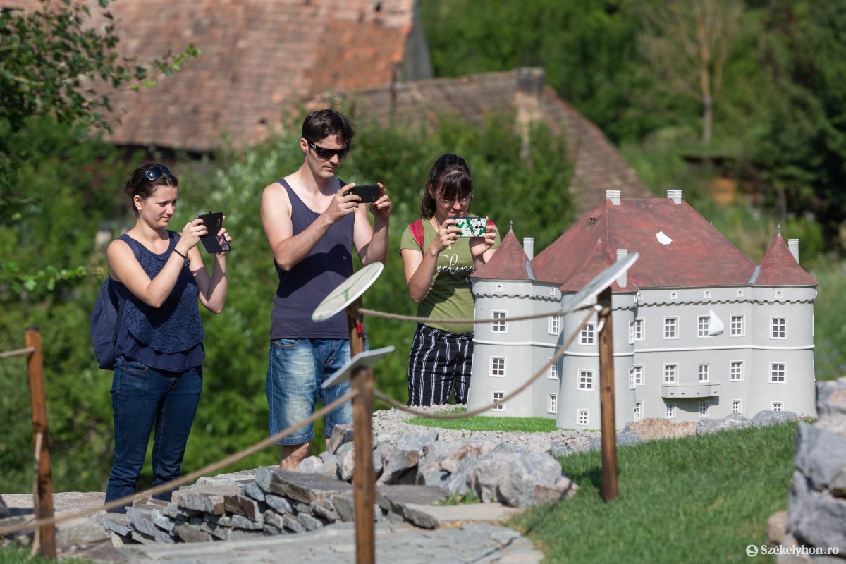 Hello tourist! A nemzetközi lazítások nagy kihívások elé állítják idén az erdélyi turizmust