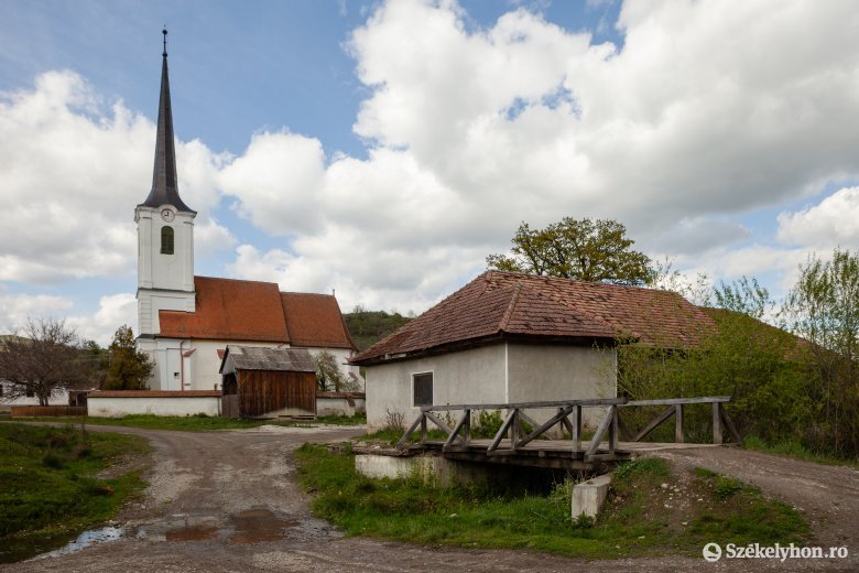 Felújítják a székelydályai református templomot és a székelykeresztúri Gyárfás-kúriát