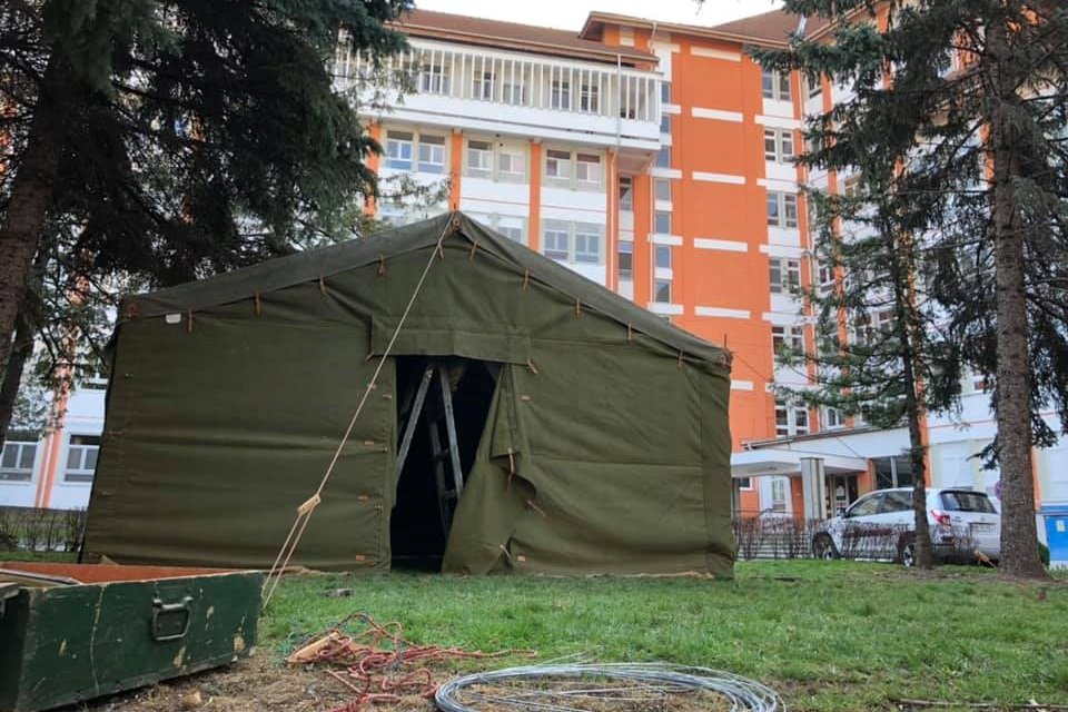 Előszűrésre alkalmas katonai sátrakat állítottak fel Székelyudvarhelyen