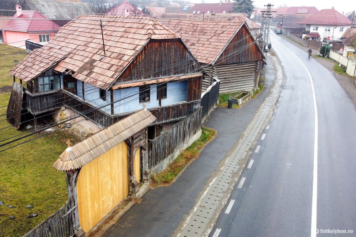 A helyi hagyományos építkezést mutatja majd be a régi falusi ház