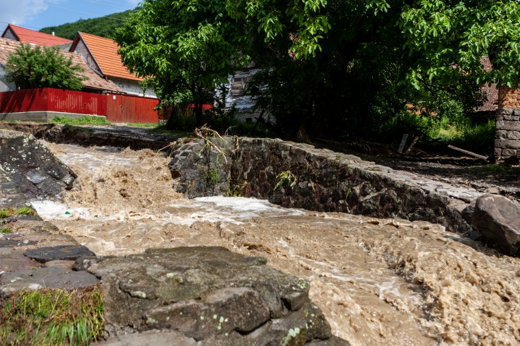Másodfokú árvízriasztás van érvényben erdélyi folyókon is