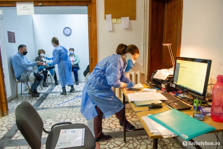 Franciaországban kötelezővé tették az oltást az egészségügyi dolgozóknak