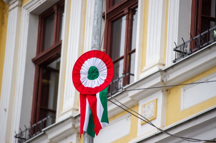 Jogerős: ki kell fizetnie Székelyudvarhely polgármesterének az egyik zászlóbírságot