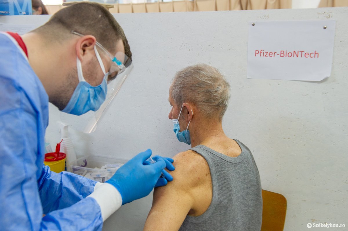 Több mint félmillió adag Pfizer-BioNTech vakcina érkezik hétfőn Romániába