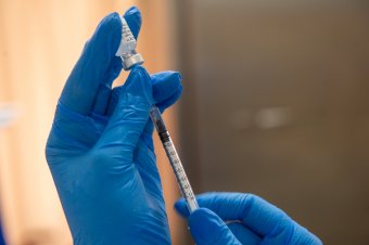 Ismét oltanak külföldieket Szerbiában, eddig több mint 39 ezer határon túli kapott vakcinát