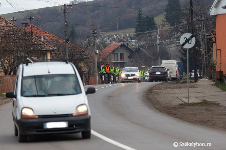 Korszerű kerékpárút épül Székelyudvarhely és Székelykeresztúr között