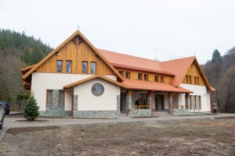 Ifjúsági házat avattak Szelterszfürdőn
