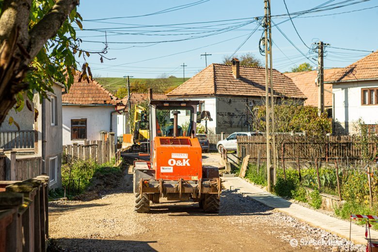 Hidat bontanak, hetekig nem lehet közlekedni Bogárfalva és Oroszhegy között