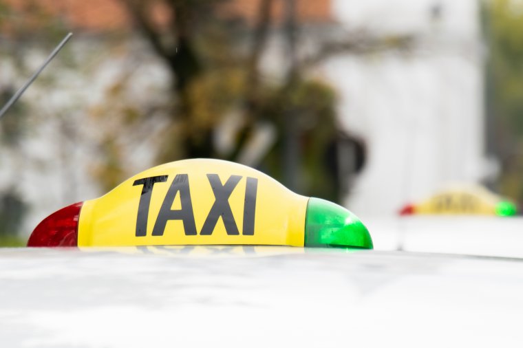 Az éhségsztrájktól sem riadtak vissza az Uber és a Bolt miatt tiltakozó taxisok