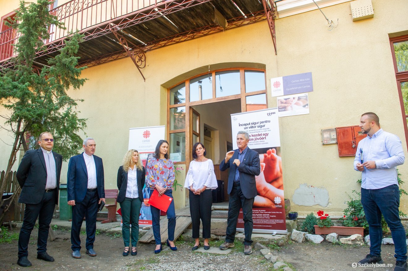 Oroszhegyben avathatott Biztos kezdet-házat a Caritas