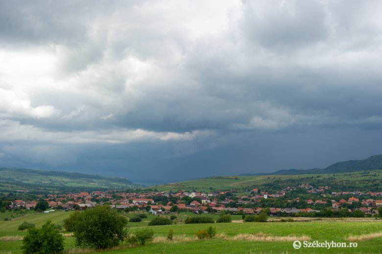 Marad a viharos időjárás: sárga és narancssárga riasztás van érvényben számos erdélyi megyében