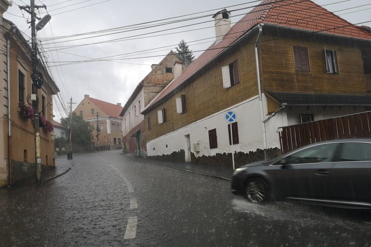 Másodfokú viharriasztás is kijut a hőség mellett hat erdélyi megyének