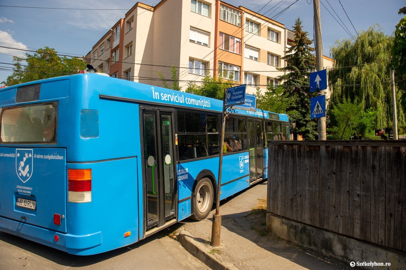 Sokszor hibásodnak meg a kék buszok – de jönnek az újak