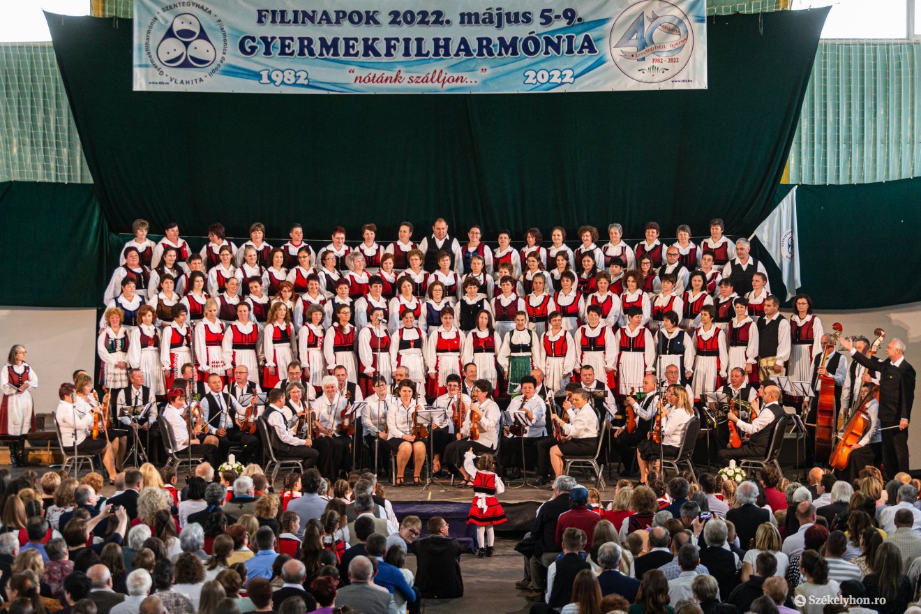 Az egykori és a jelenlegi gyermekfilharmónia hangversenye indította az ünnepi évfordulót