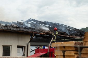 Közel hat órán keresztül oltották a zeteváraljai fafeldolgozó telepen kitört tüzet, mely tetemes károkat okozott