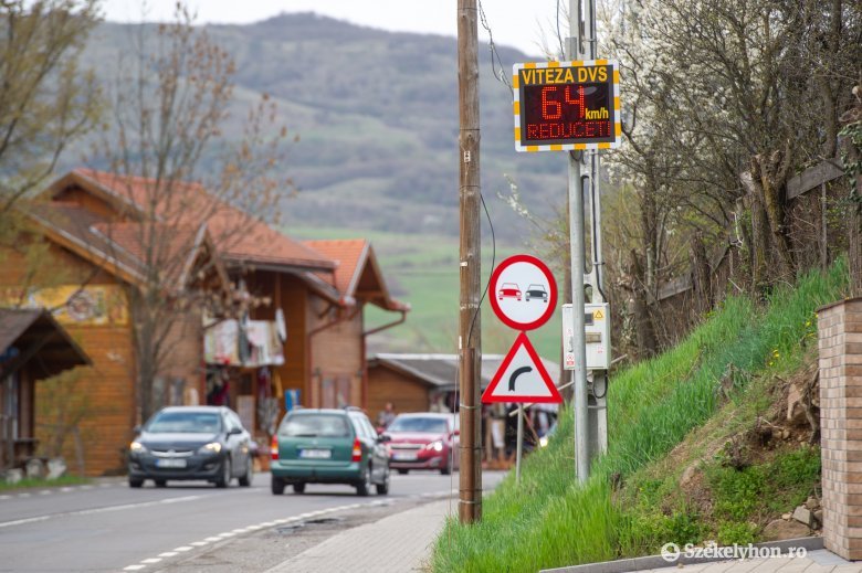 Lassítanak az autósok a sebességmérő táblák figyelmeztetésére