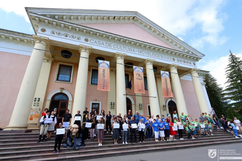 A székelyudvarhelyi kulturális intézmények munkatársai is tiltakoztak a kormány tervezete ellen