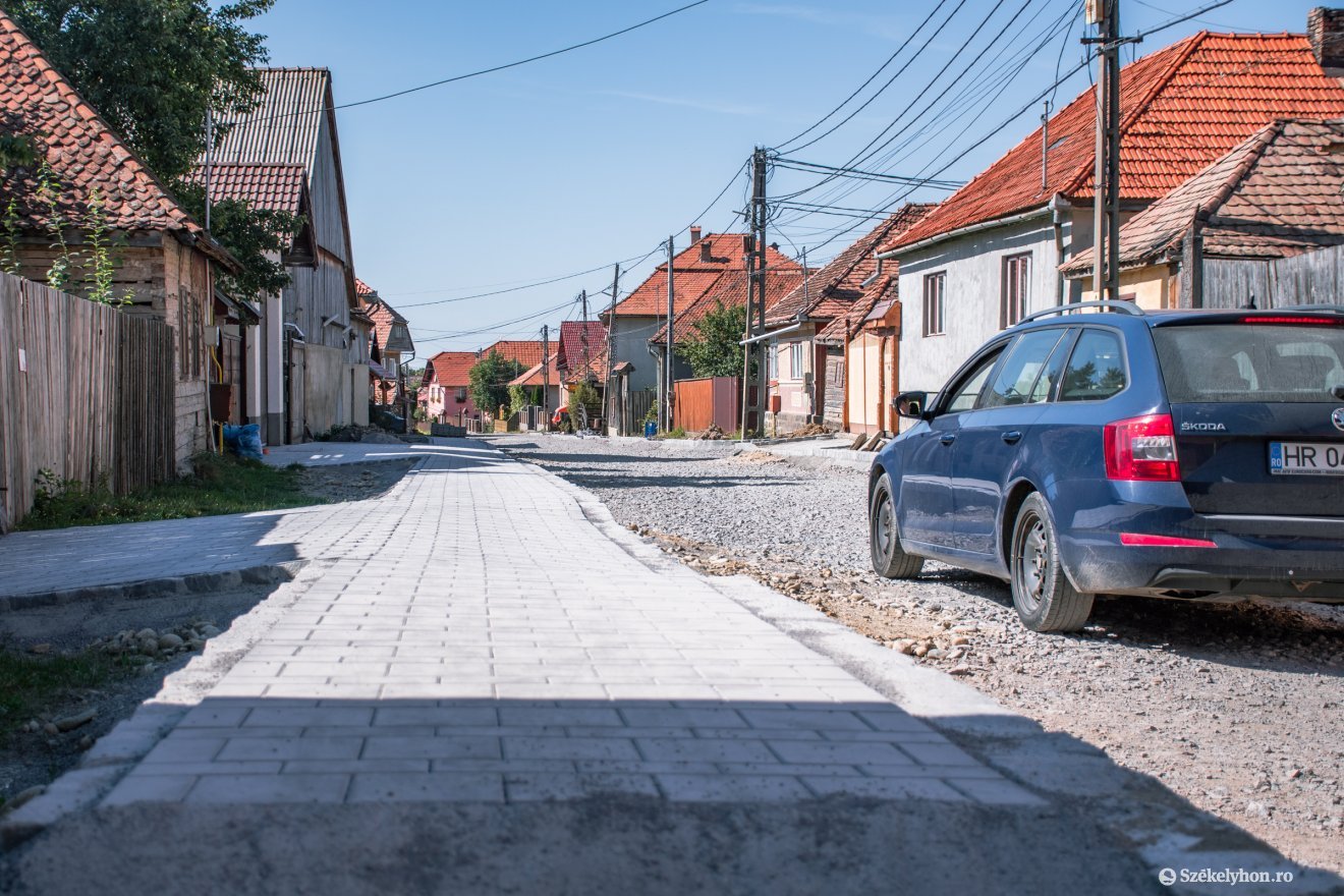 Aszfaltoznak Szentegyháza nagyfalusi részén