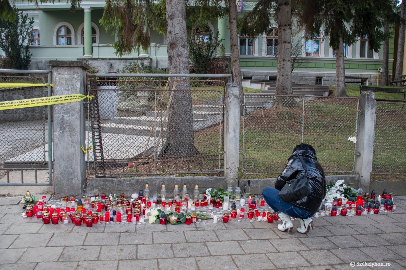 Gyászol az egész város: a kollégiumi tragédia miatt lemondták az ünnepi eseményeket Székelyudvarhelyen