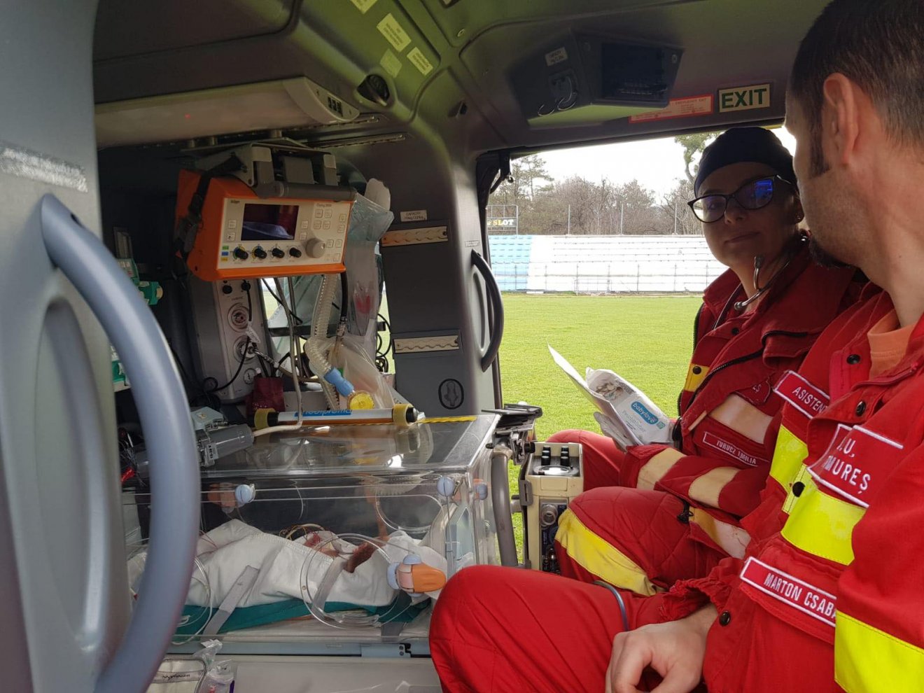 Mentőhelikopter szállított el egy újszülött kisbabát Székelyudvarhelyről Marosvásárhelyre