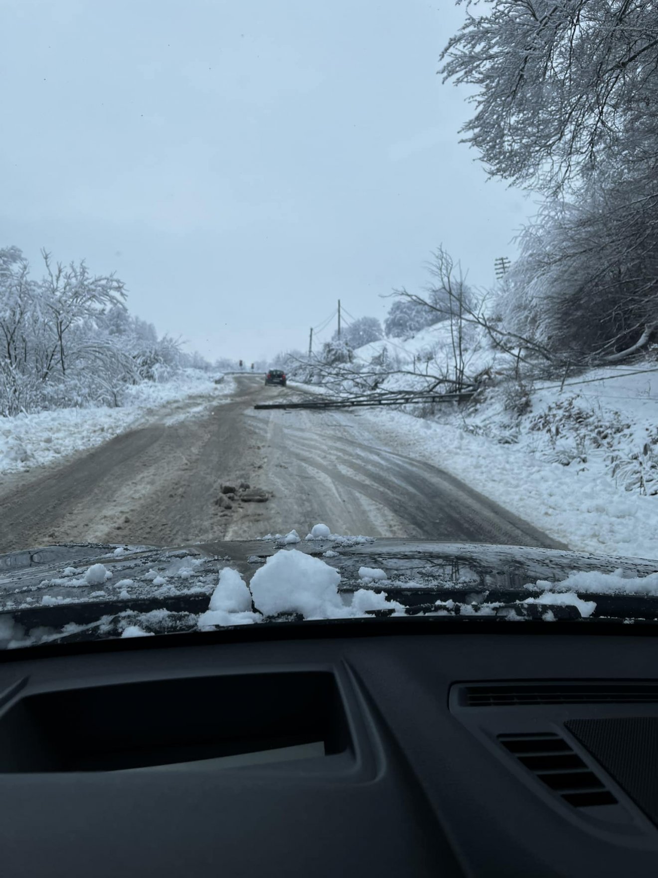 Helyreállították a havazás miatt meghibásodott Hargita megyei hálózatot