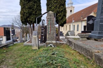 Harcolt az 1848-as forradalomban, majd Székelyudvarhelyen telepedett le