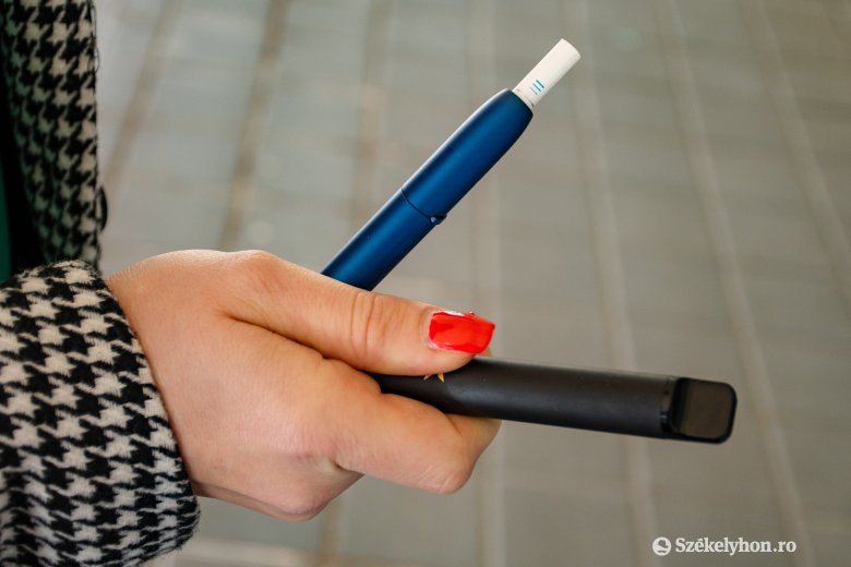 Az energiaital után a kiskorúak e-cigivel való kiszolgálását is megtiltotta a román parlament