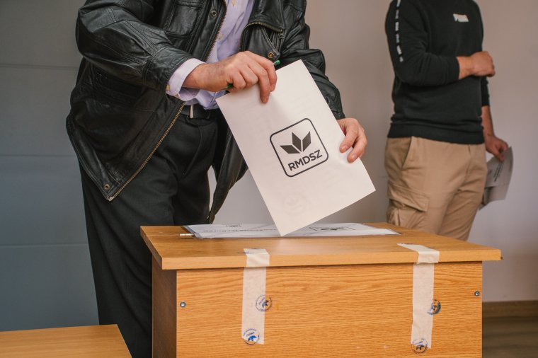 Előválasztások: szoros eredmény a Kászonokban, elsöprő többség Csíkszentmihályon