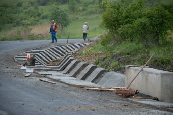 Aszfaltozzák a megyei utat Székelypálfalva és Énlaka között