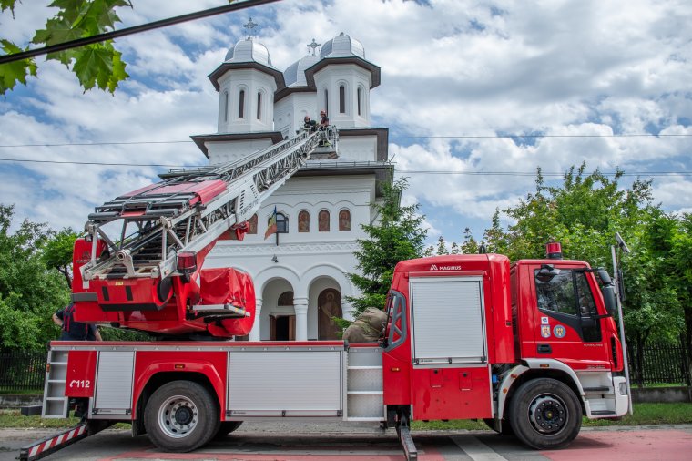 Nem sikerült eltávolítani a sérült keresztet a székelyudvarhelyi ortodox templomról
