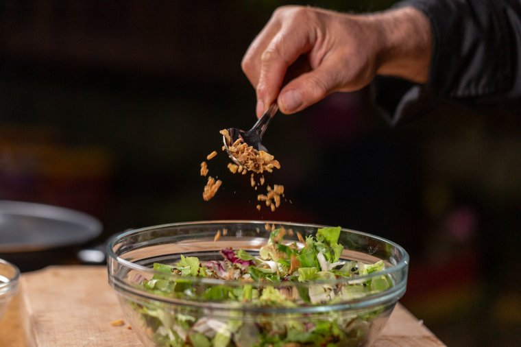 Fodros, zöld és piros saláták: a legjobb kolozsvári éttermek beszállítója a kalotaszegi salátafarm