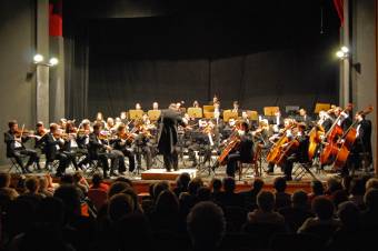 Neves karmesterek, vendégművészek lépnek fel a Székelyföldi Filharmóniával