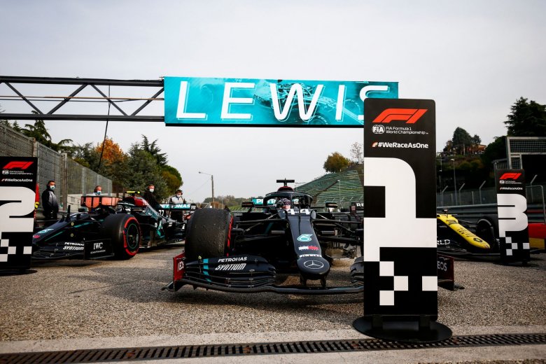 Hamilton győzelmével világbajnok a Mercedes