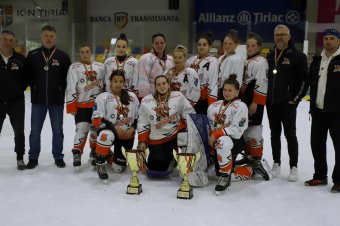 Bajnok és kupagyőztes a gyergyói női jégkorongcsapat