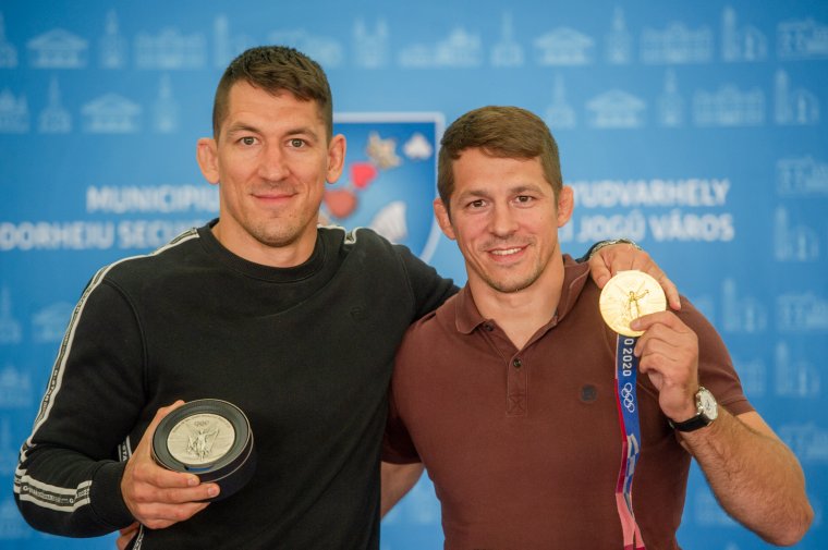 Testközelben a Lőrincz testvérek, Székelyudvarhelyen jártak az olimpiai érmes birkózók