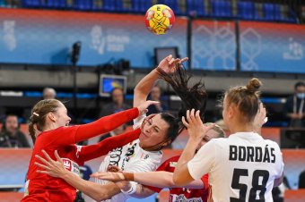 Összeomlás: kikaptak a magyarok a női kézilabda-vb középdöntőjének első meccsén