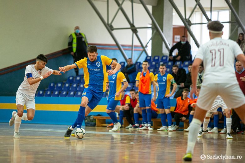Makulátlan mutatóval jutottak a négyes döntőbe az FK Udvarhely fiataljai