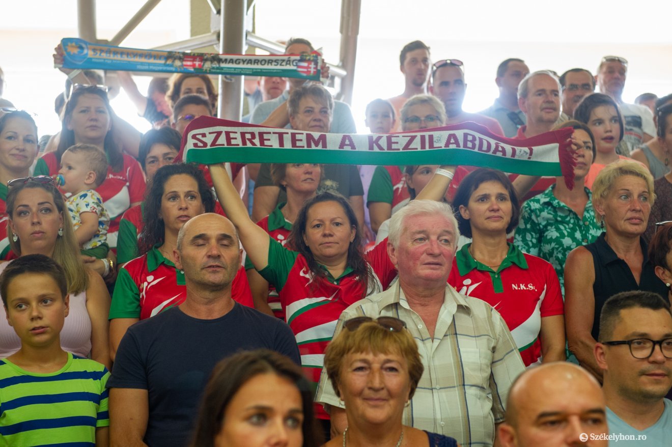Dübörgött a lelátó a magyar-székely kézilabda-mérkőzésen