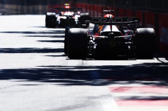 Azeri Nagydíj: Verstappen győzött, mindkét Ferrari kiesett