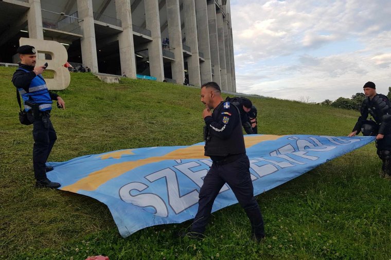 Román csendőrség: nem mi tiltottuk be a székely zászlós molinót a Csíkszereda Dinamo elleni meccsén
