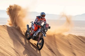 Jól halad a szaúdi sivatagban a szatmári motoros